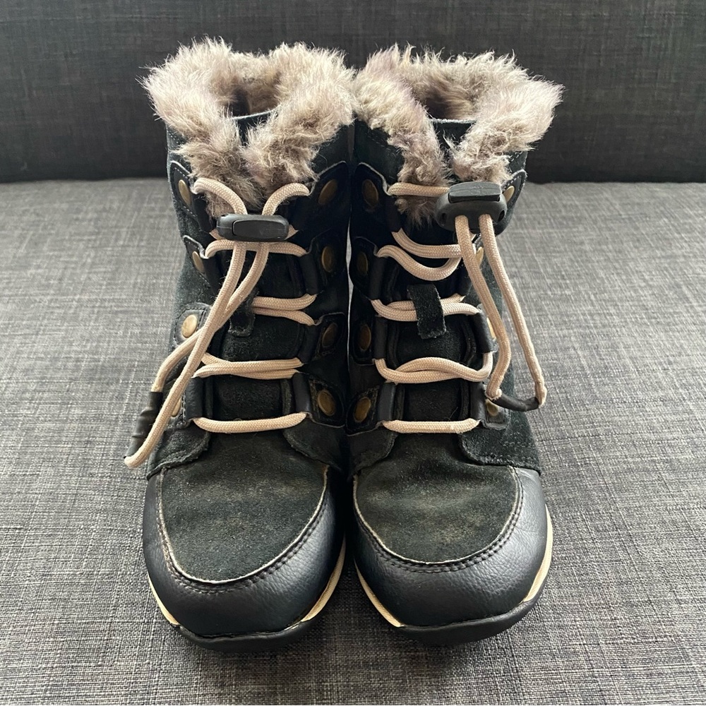 Sorel Whitney Suede Lace Up winter Boots